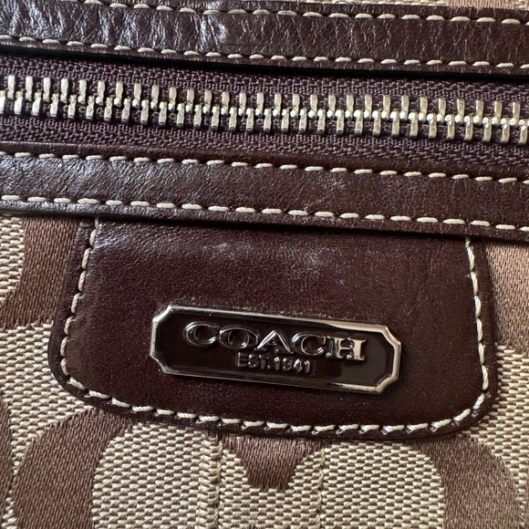 Coach cross body purse - Picture 3 of 8